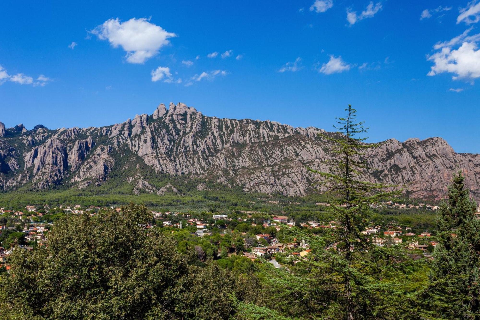Checkin Montserrat Collbato Ngoại thất bức ảnh